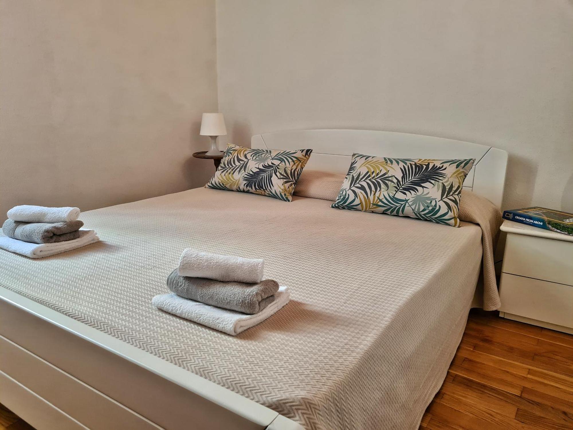 Fortezza - Hvar Old Town Apartment Хвар Стая снимка